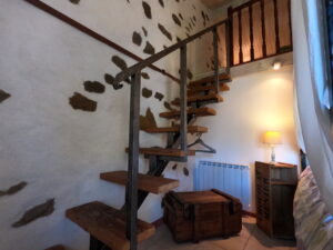 escalier du logement pour groupe de vacances à la mer