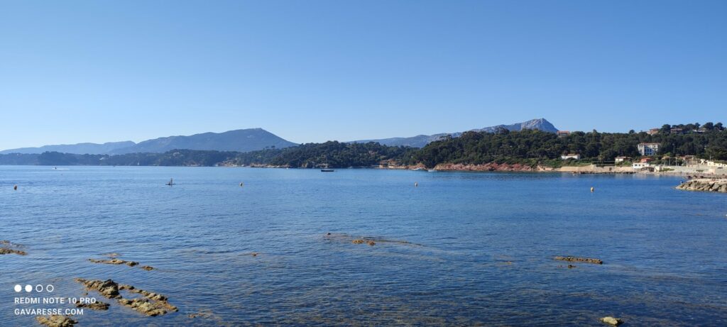 Sentier côtier du Pradet avec vue sur la mer Méditerranée