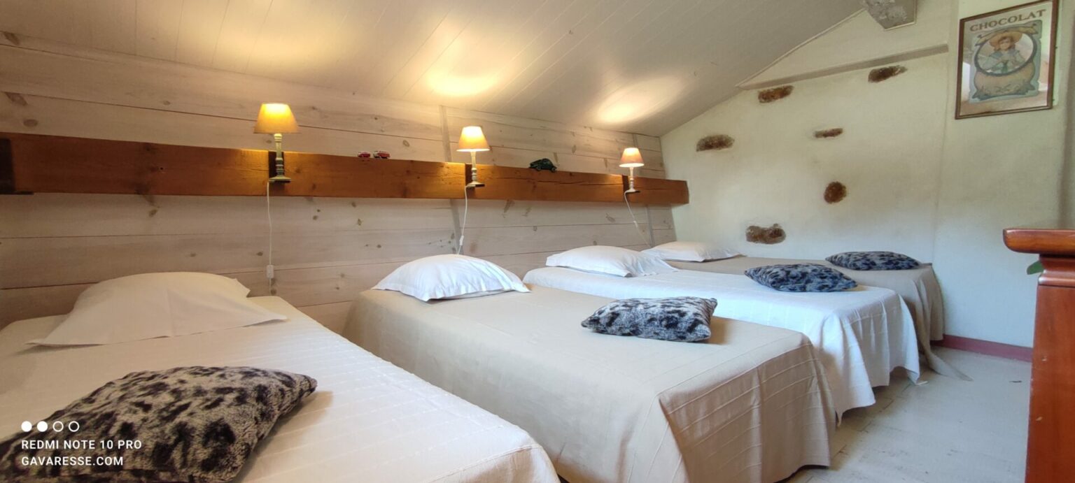 Chambre 7 Gîte Orangeraie 4 lits simples 90x190 80x190 couchage supplémentaire Le Pradet