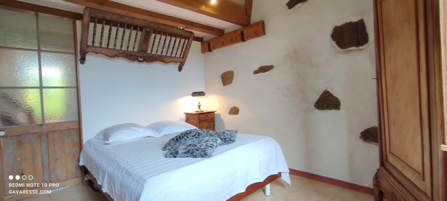 Chambre 6 Gîte Orangeraie Lit double 140x190 relaxation électrique Pradet