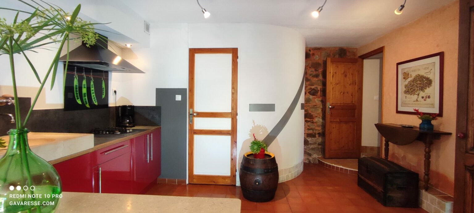 Préparation repas Cuisine Gîte Le Pénéquet équipée ustensiles Pradet