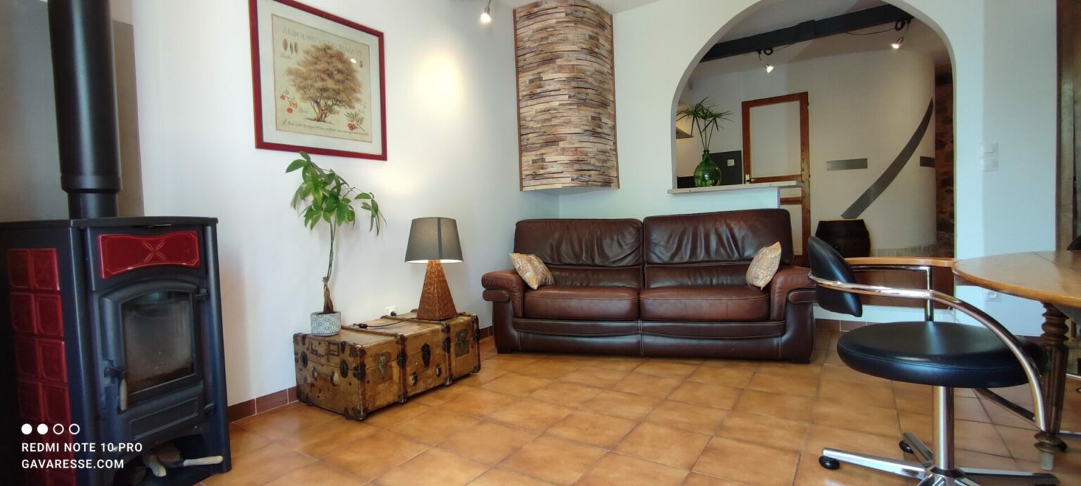 Salon Gîte Le Pénéquet confortable Cheminée Poêle à bois Le Pradet