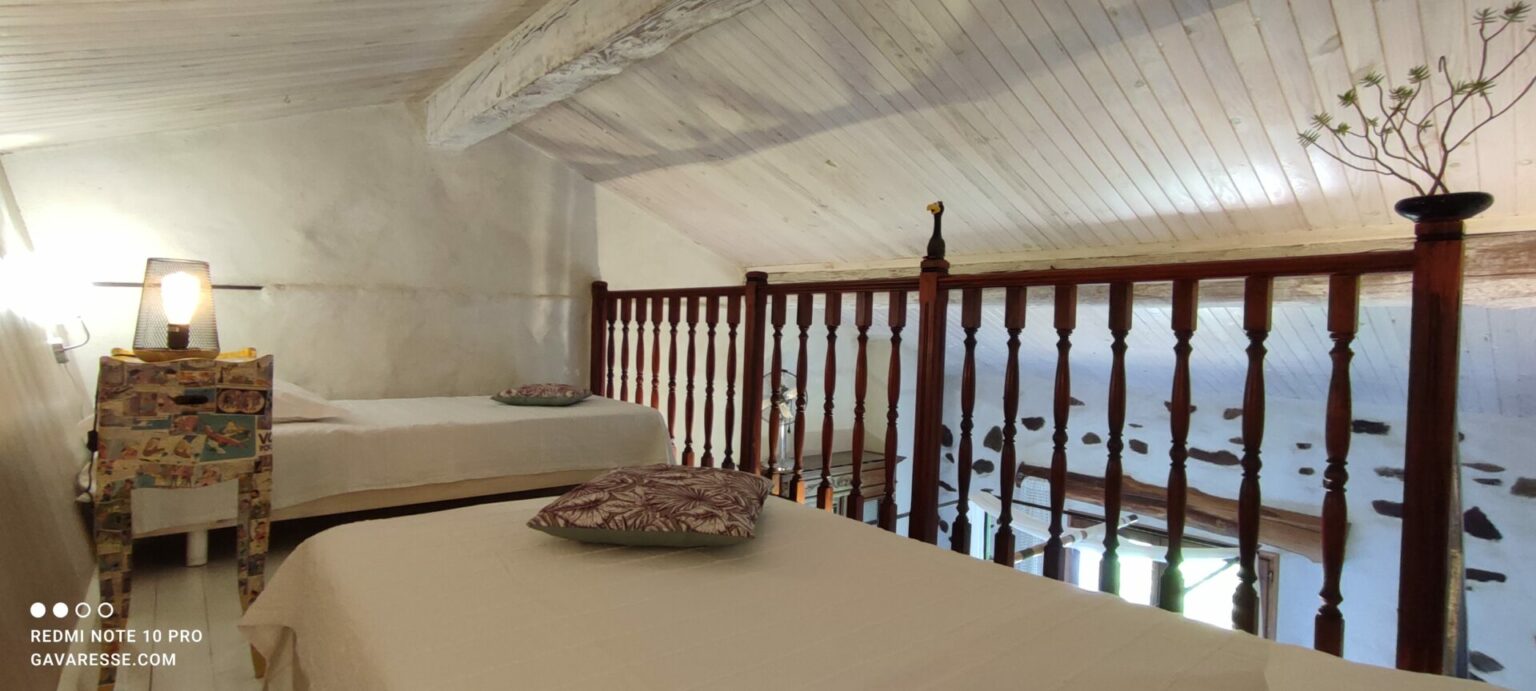 Deux lits 90x190 chambre mezzanine Gîte familial Pradet Var