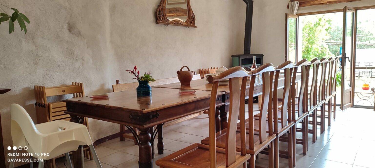 Table repas 20 personnes Gîte La Fenière Pradet Grande capacité