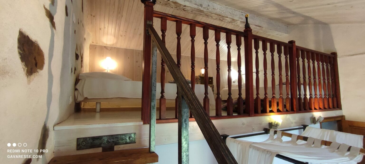 Accès mezzanine chambre lits simples Gîte Gavaresse Pradet