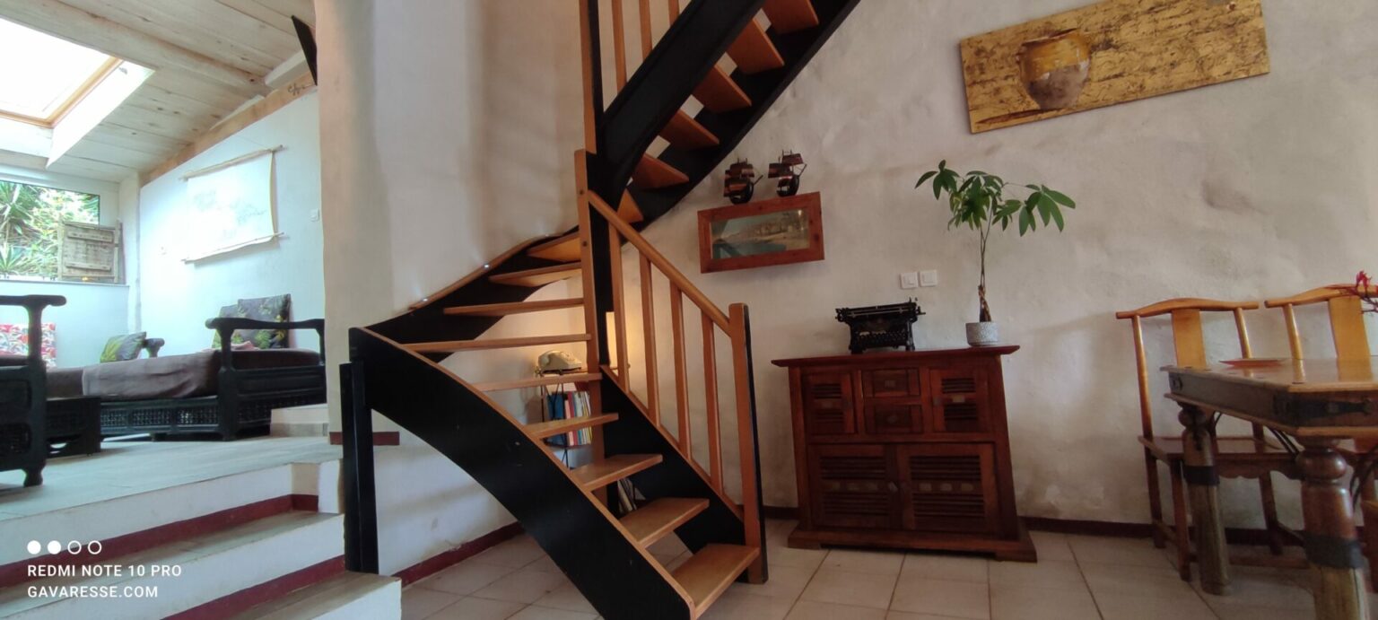Salon Séjour Gîte La Fenière Escalier chambres Accès Pradet