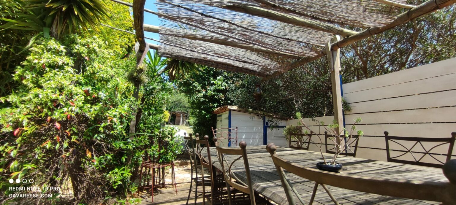 Grande table extérieure Gîte La Fenière Le Pradet 20 convives