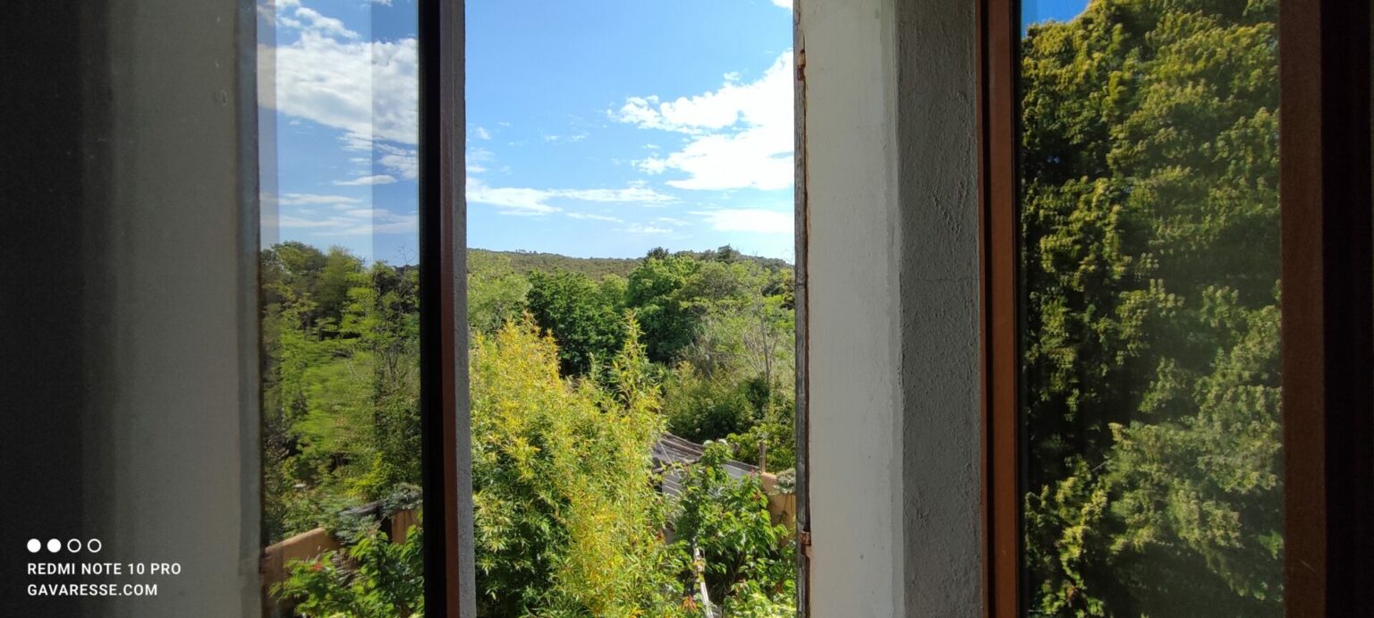 Vue verdure Chambre 6 Gîte l'Orangeraie Le Pradet Fenêtre